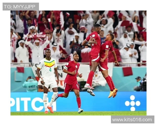 卡塔尔城市足球明星海报展现足球魅力与激情的视觉盛宴